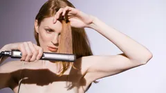 Så plattar du håret rätt: 10 tips som faktiskt fungerar från en kändisstylist