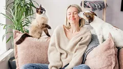 Vad känner katter och hundar? Myter och sanningar om våra husdjurs psykologi