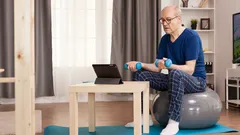 Kroppen kommer att tacka dig: 3 övningar efter 50 som ger dig styrka och ungdomlighet tillbaka