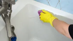 Badkaret kommer att glänsa som nytt: ett snabbt och säkert sätt att rengöra